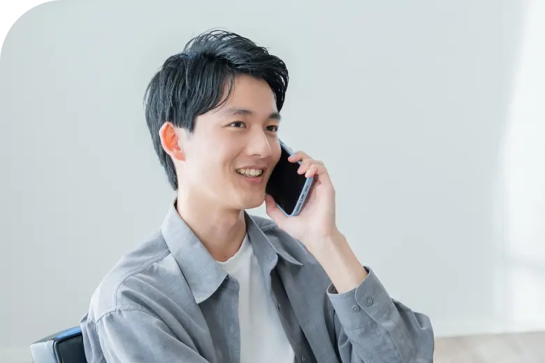 電話する女性